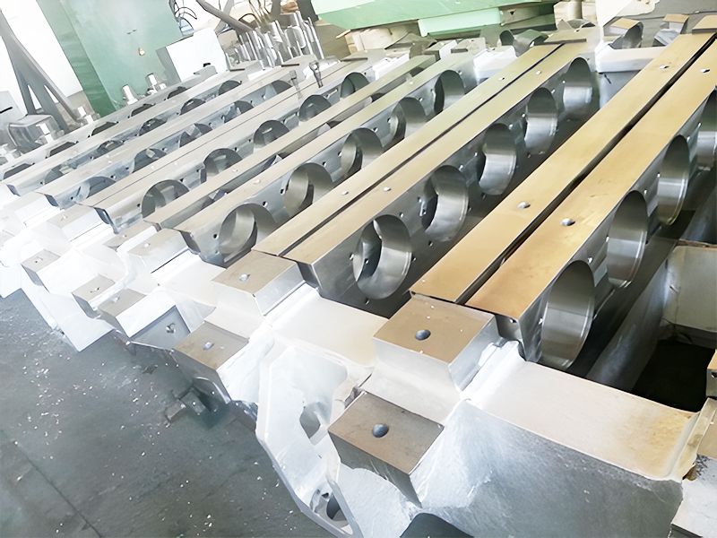 Equipment for straightening machines